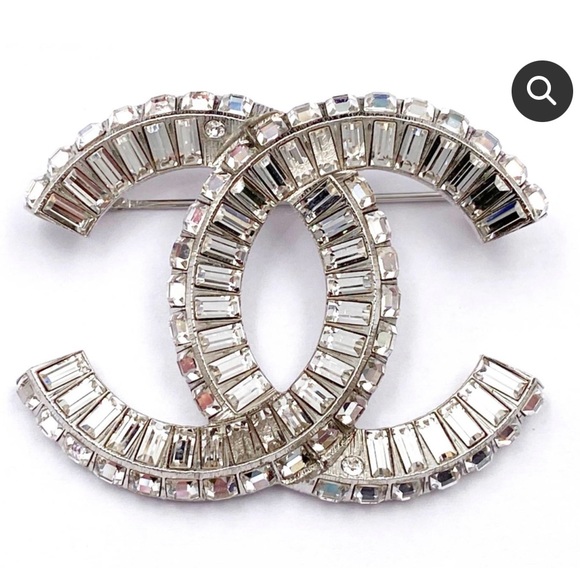 ✨ CHANEL ✨ Stunning Baguette Crystal CC Silver Brooch - Picture 5 of 9